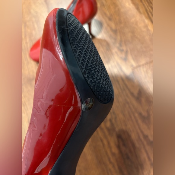 Jessica Simpson red heels! - Picture 2 of 3
